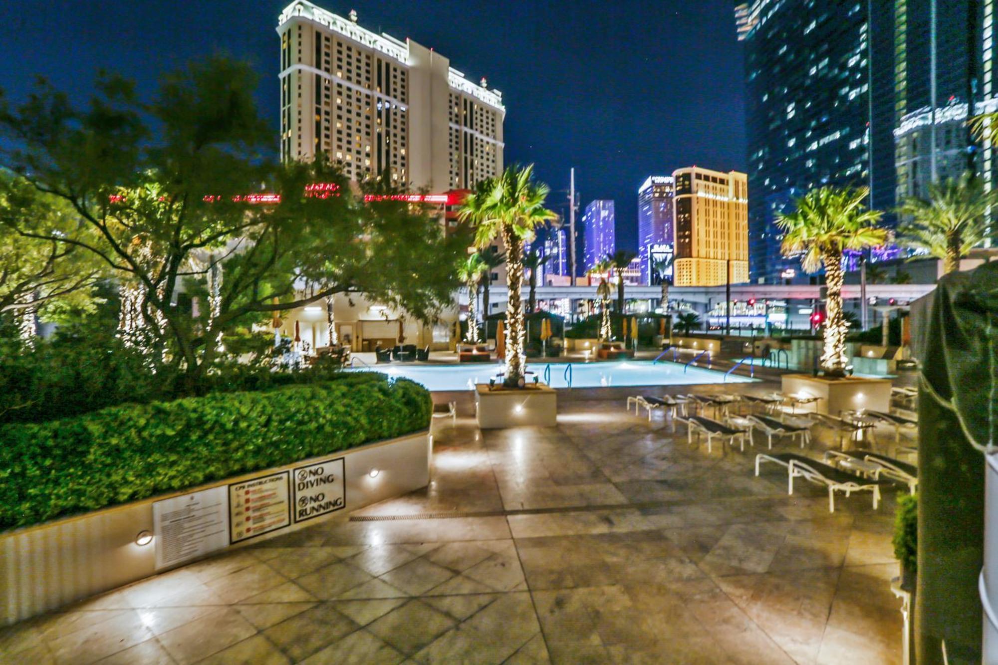 Mgm Signature Deluxe Balcony Strip View Suite Лас-Вегас Экстерьер фото