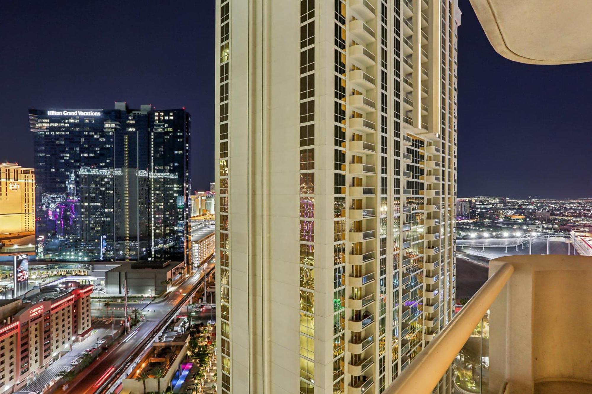 Mgm Signature Deluxe Balcony Strip View Suite Лас-Вегас Экстерьер фото
