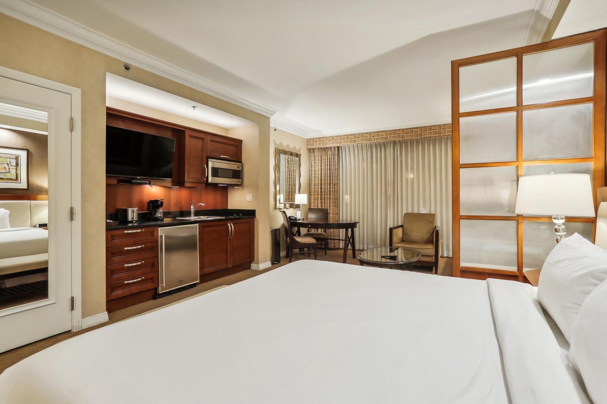 Mgm Signature Deluxe Balcony Strip View Suite Лас-Вегас Экстерьер фото